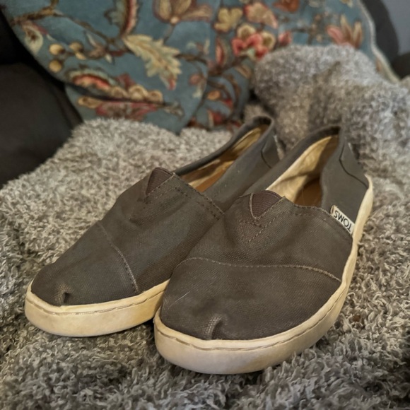 Kids Toms used gently - Picture 2 of 4